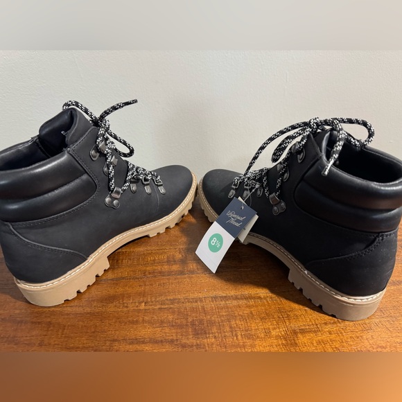 Universal Threads Boots - Picture 6 of 9